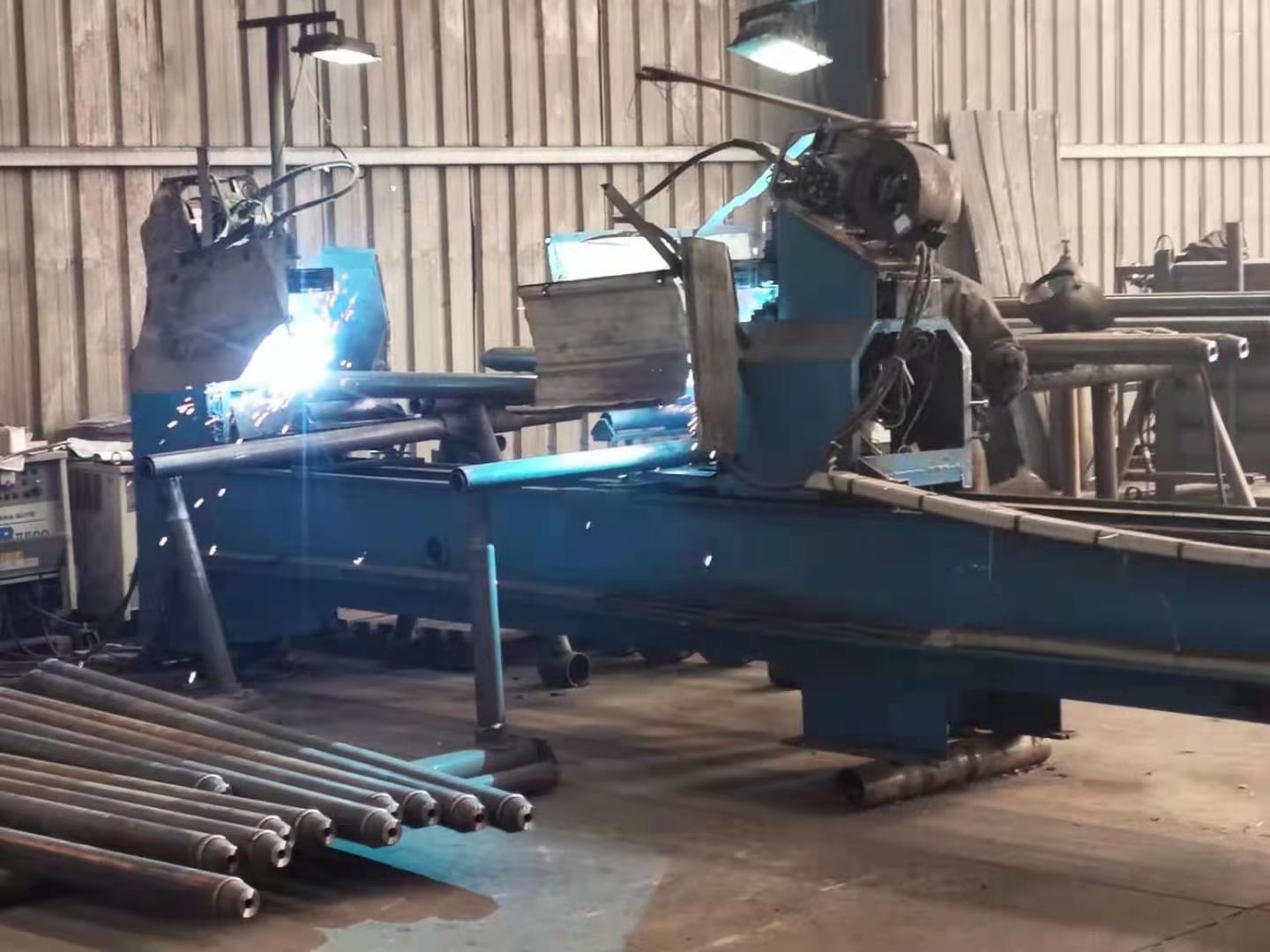 �������